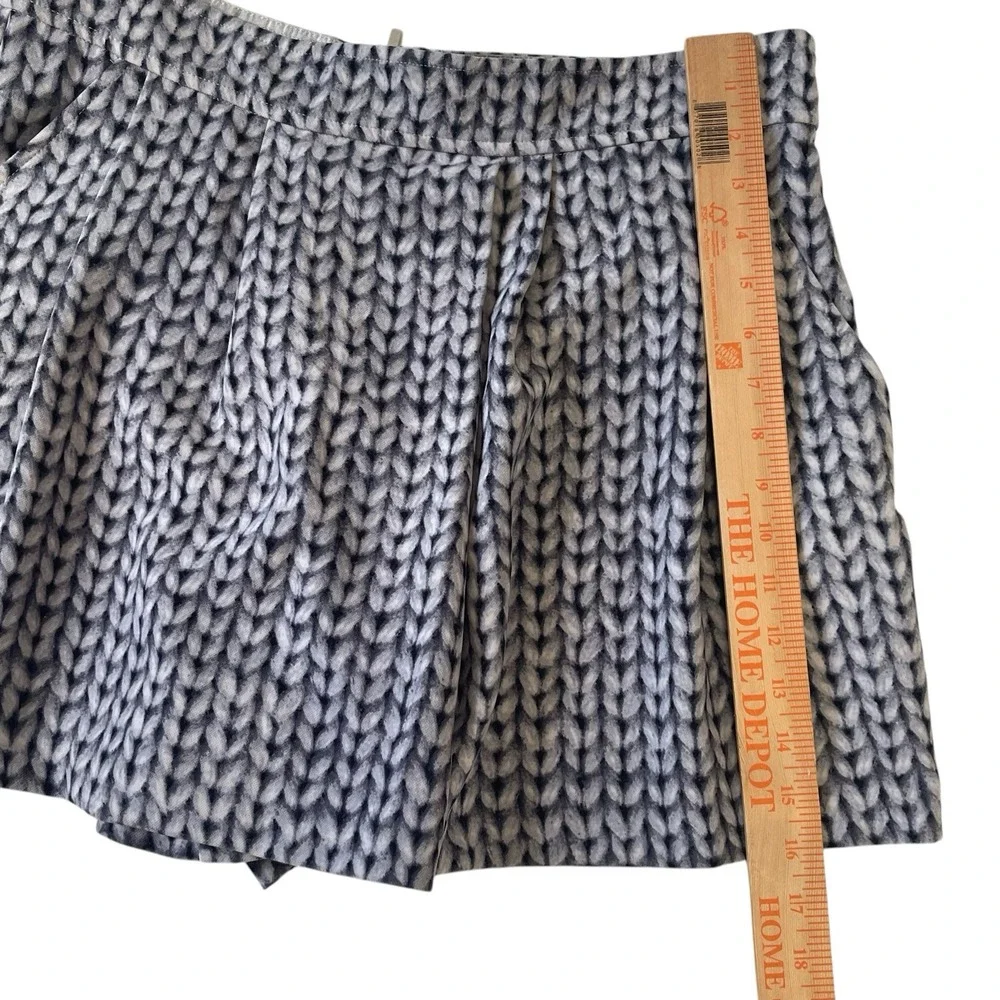 Banana Republic Women's Knit Print Pleated‎ Shorts Size 14 Black White
